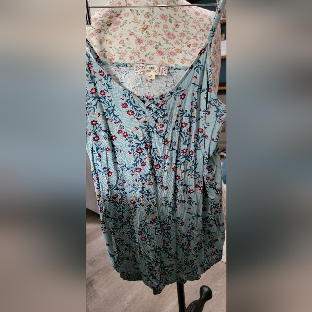 Pink Republic Floral Lace-Up Top Size Small